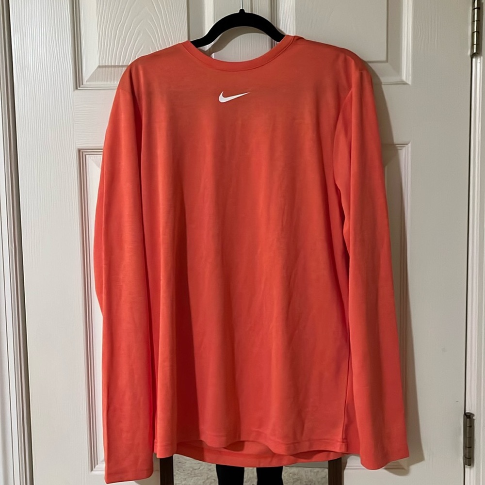 Nike dri fit men’s size medium